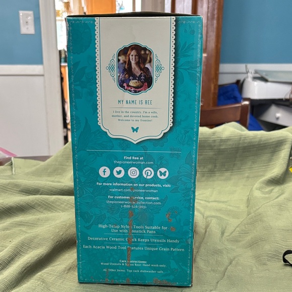 The Pioneer Woman Floral Kitchen Gadget Set - Red, Blue, White - Picture 4 of 7